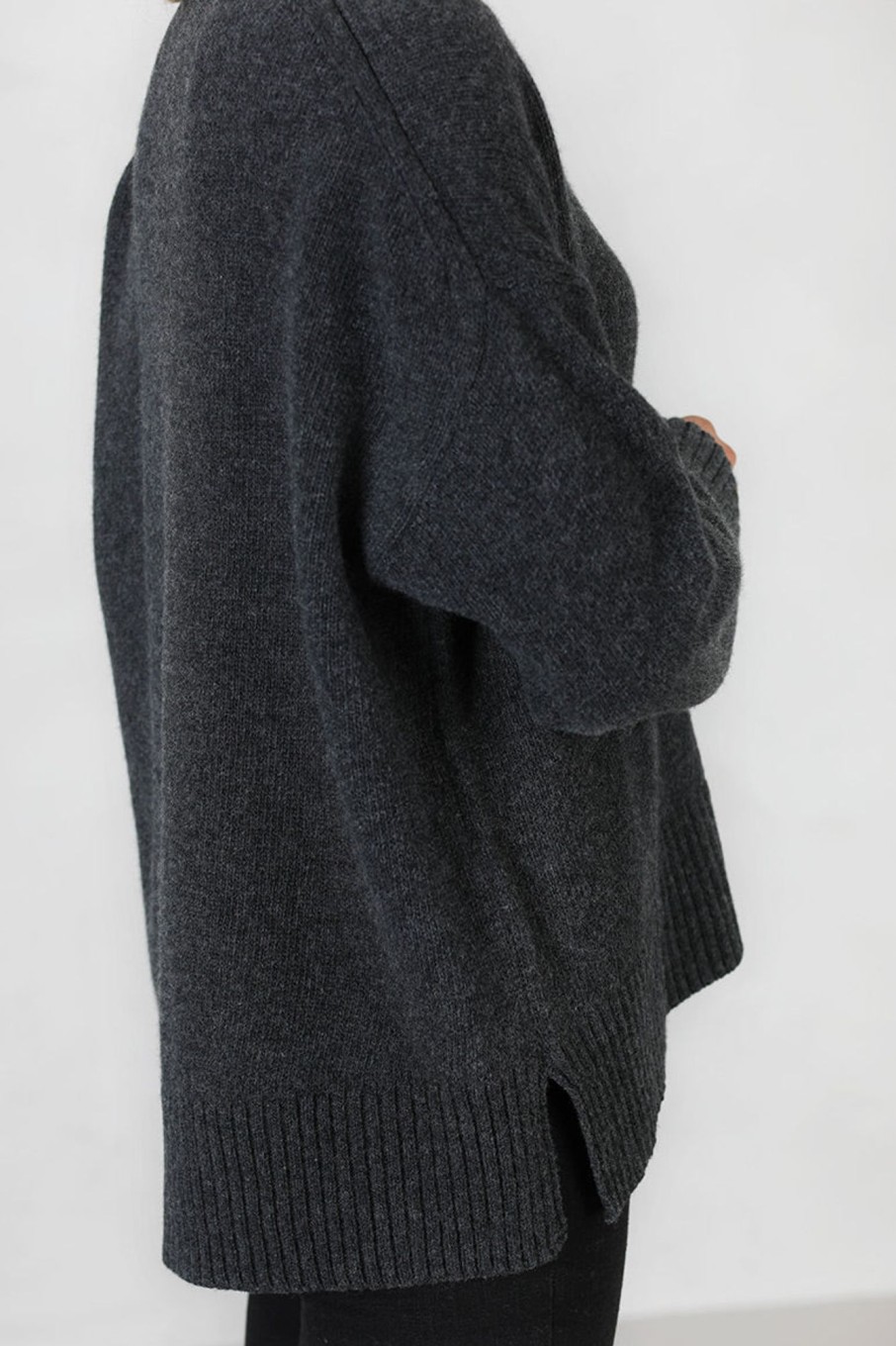 Klaer Gai + Lisva | Vigga Lambswool Sweater Dark Grey