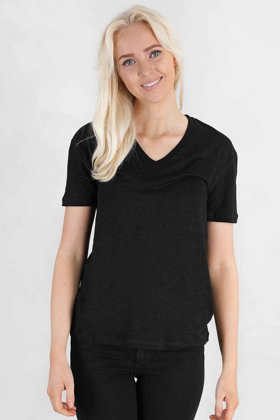 Klaer Gai + Lisva | Sif Linen Tee Black