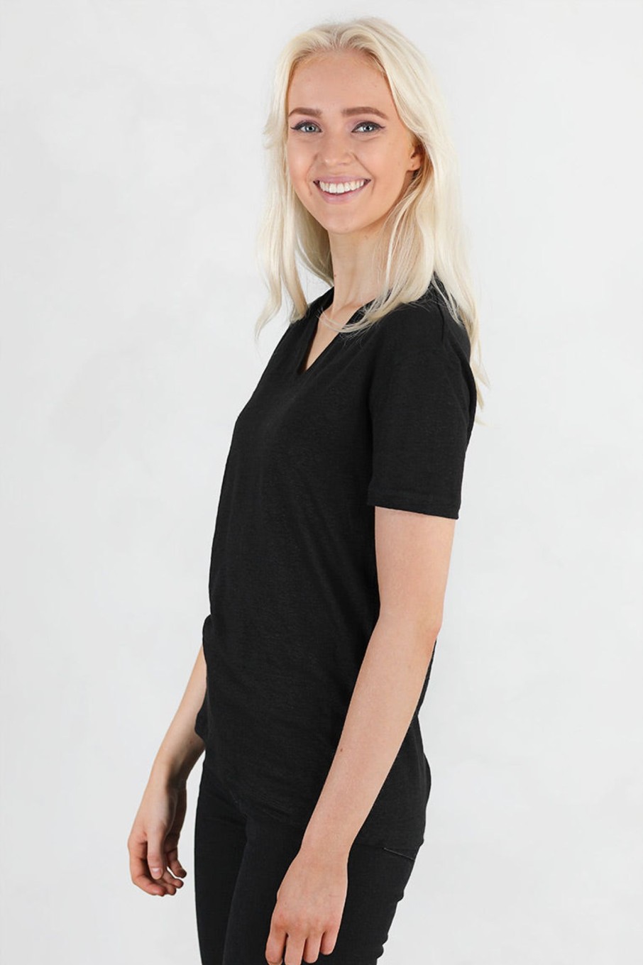 Klaer Gai + Lisva | Sif Linen Tee Black