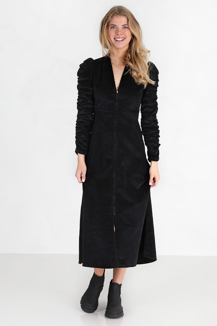 Klaer ByTiMo | Corduroy V-Neck Dress Black