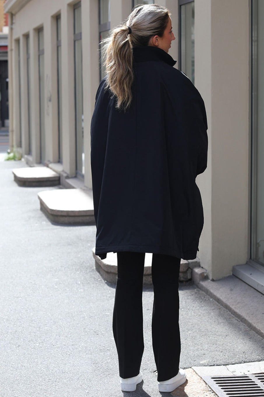 Klaer Moss | Benete Cape Black