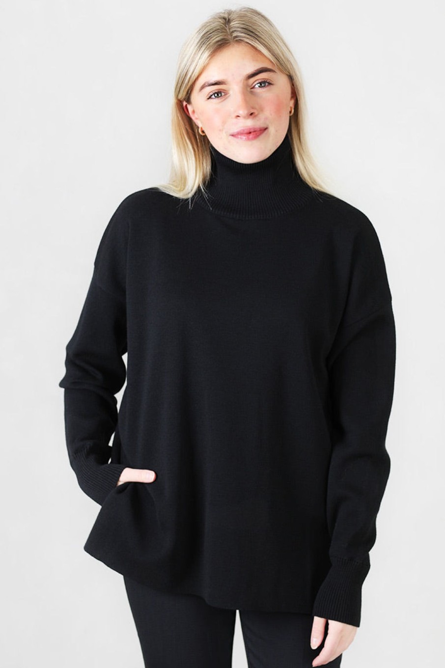 Klaer Ella u0026 il | Fernanda Merino Sweater Black